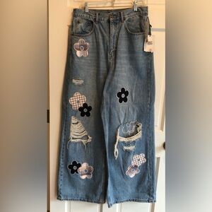 Urban Outfitters BDG NWT Size 31 Distressed Wide-Leg Jeans Floral Patches